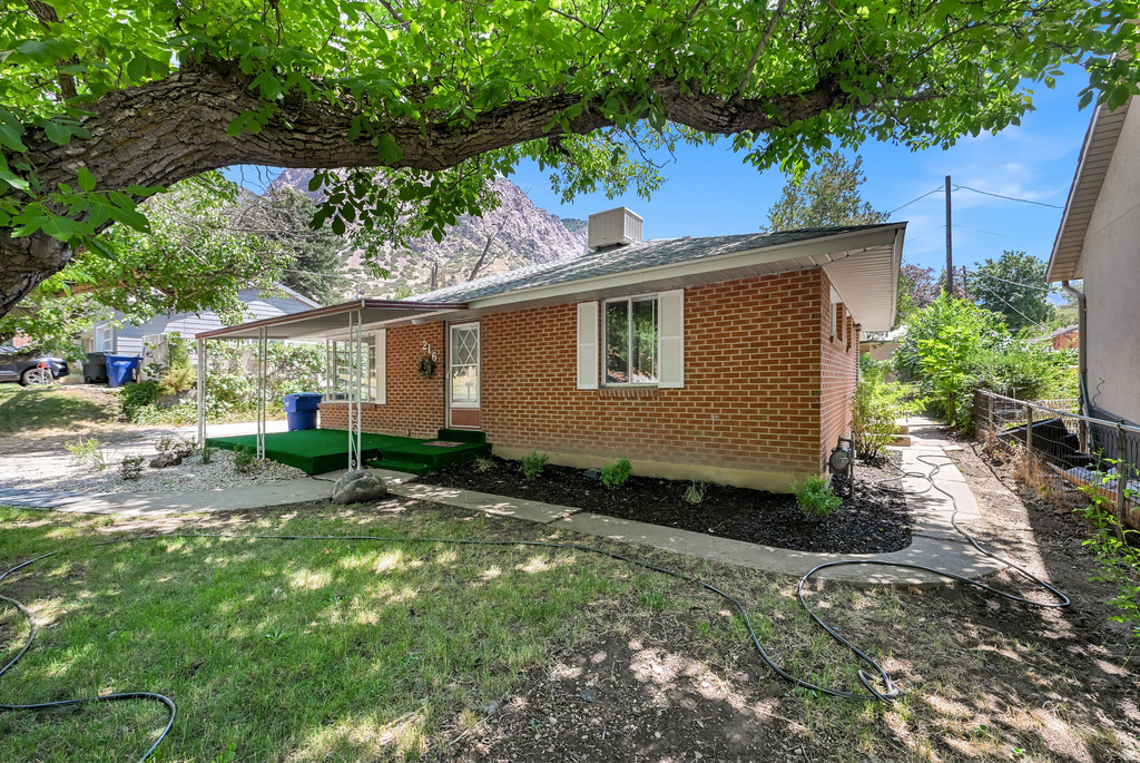 216 DONNA AVE photo 3