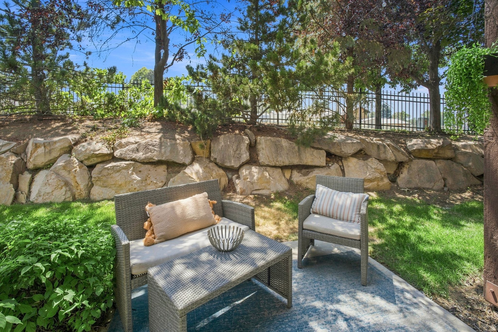 1462 E TUSCAN OAK WAY photo 4