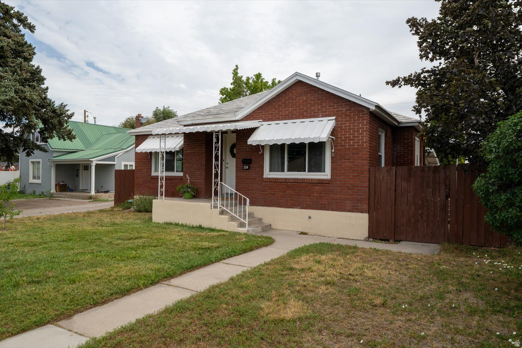 224 W PACIFIC DR photo 3