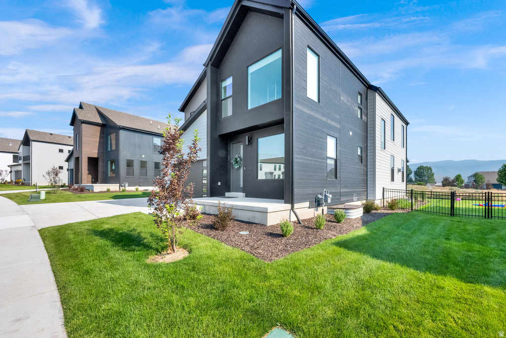 2832 E HAYLOFT LN photo 2