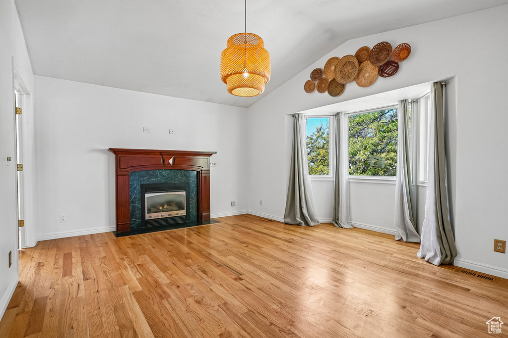 2112 N SUNSET DR photo 2