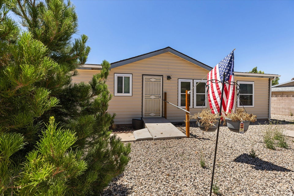 230 S 475 E photo 4