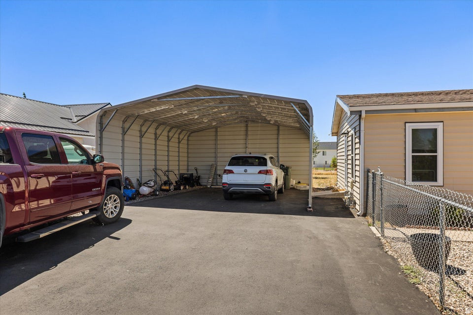 230 S 475 E photo 2
