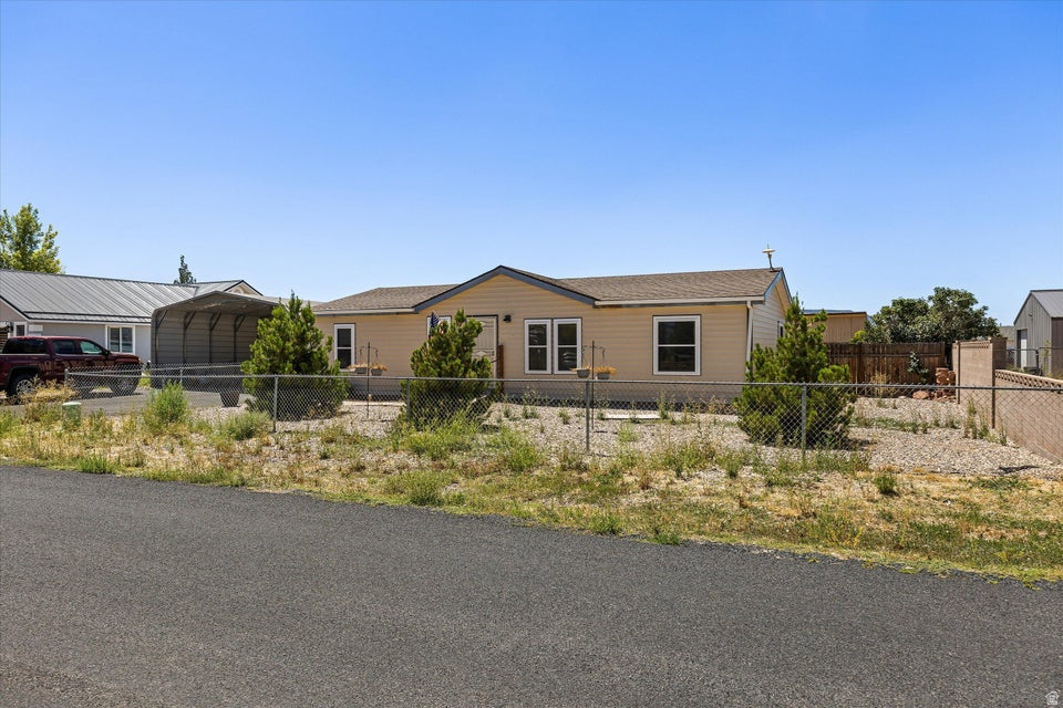 230 S 475 E photo 3