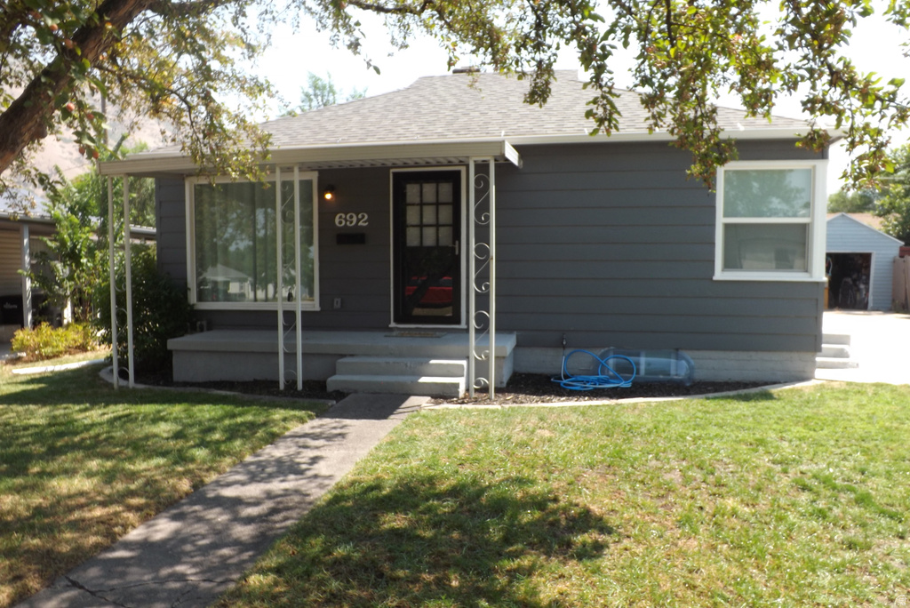 692 BROOKSIDE DR photo 2