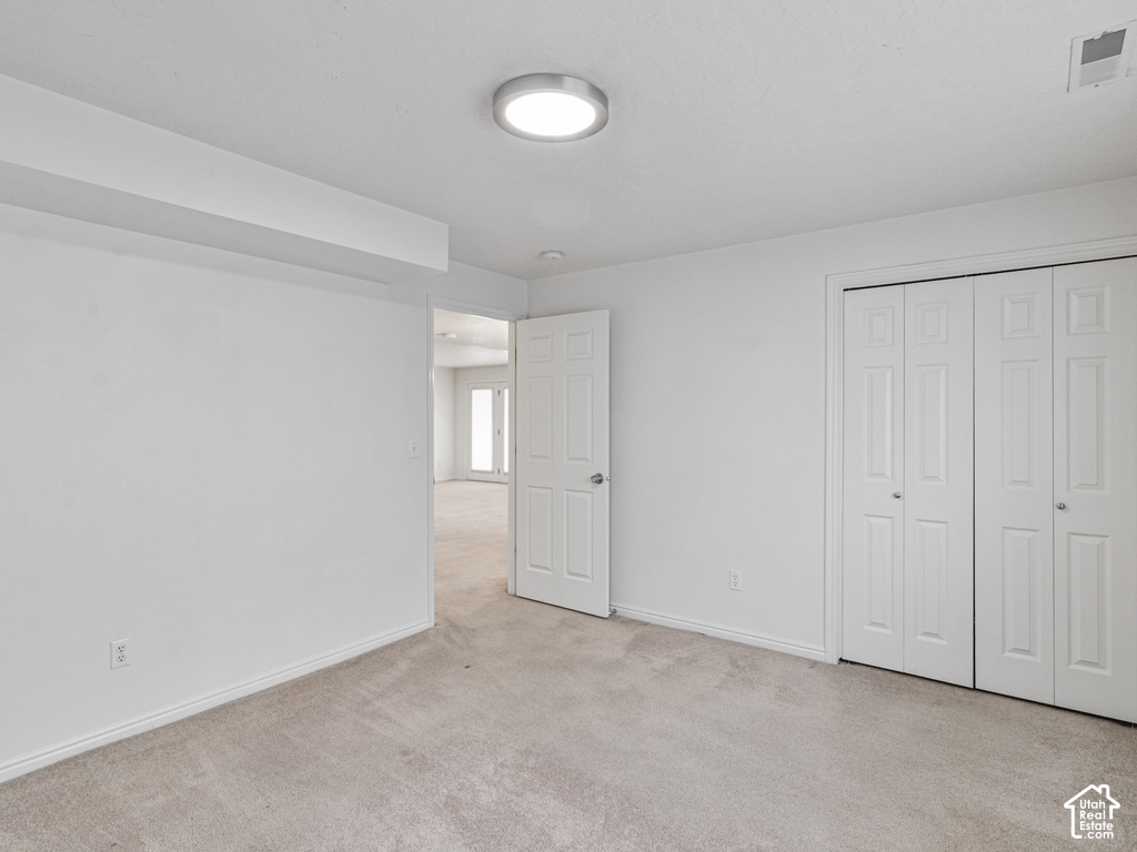 Neutral-toned carpeting throughout the room