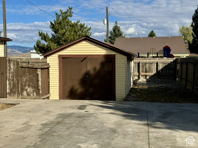 390 N 2ND E photo 3