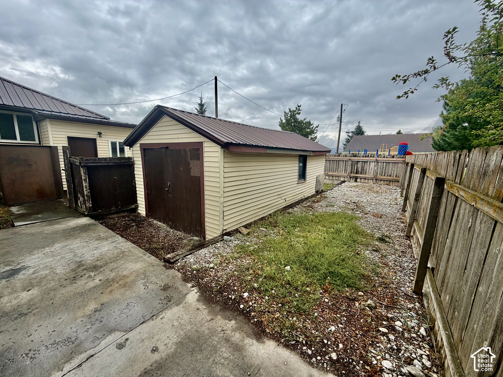 390 N 2ND E photo 4