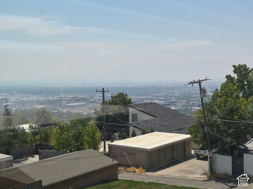 699 N EASTCAPITOL BLVD photo 5