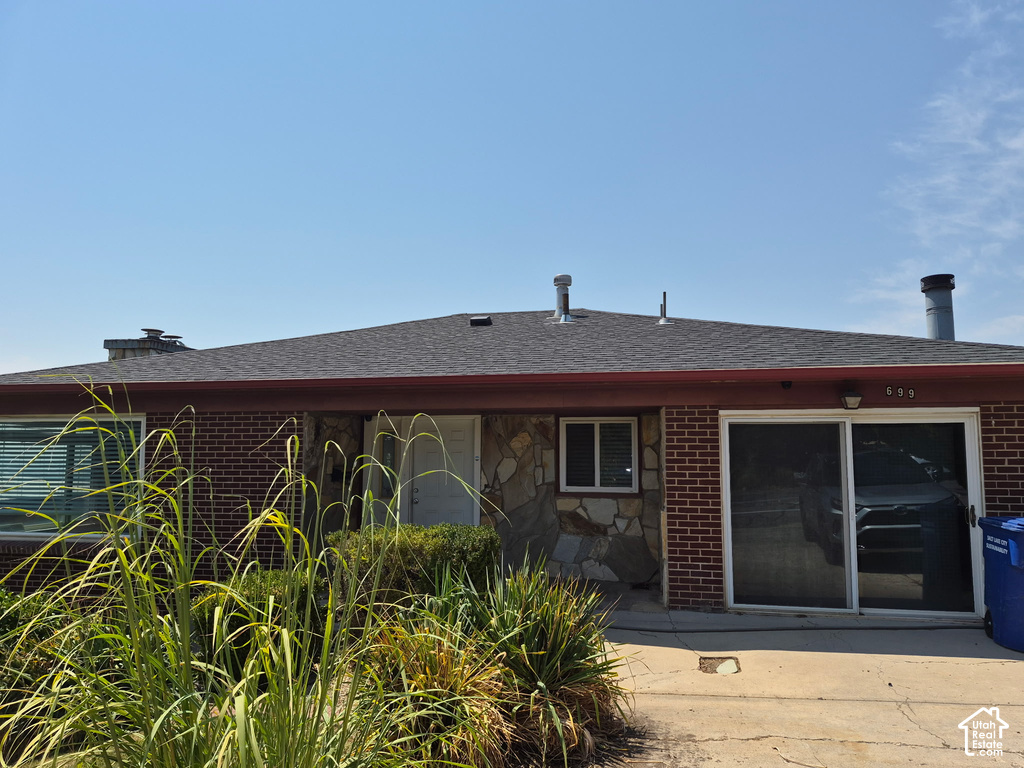 699 N EASTCAPITOL BLVD photo 3