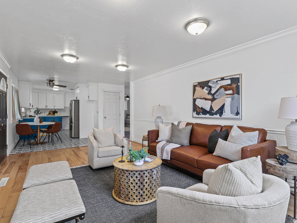 309 S 400 E photo 2