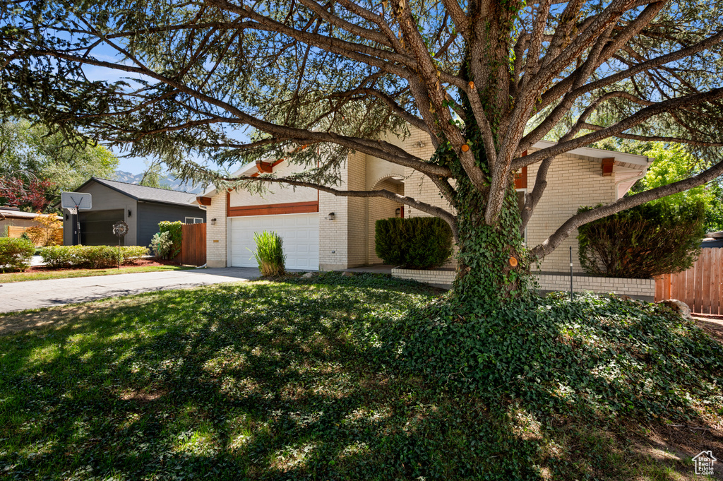 1910 E MILLCREEK WAY photo 2