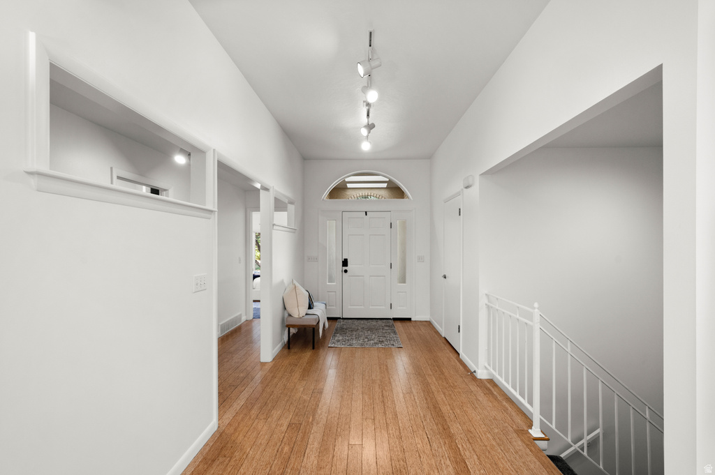 1910 E MILLCREEK WAY photo 3