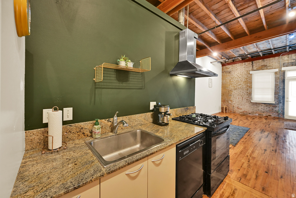 346 W PIERPONT AVE photo 2