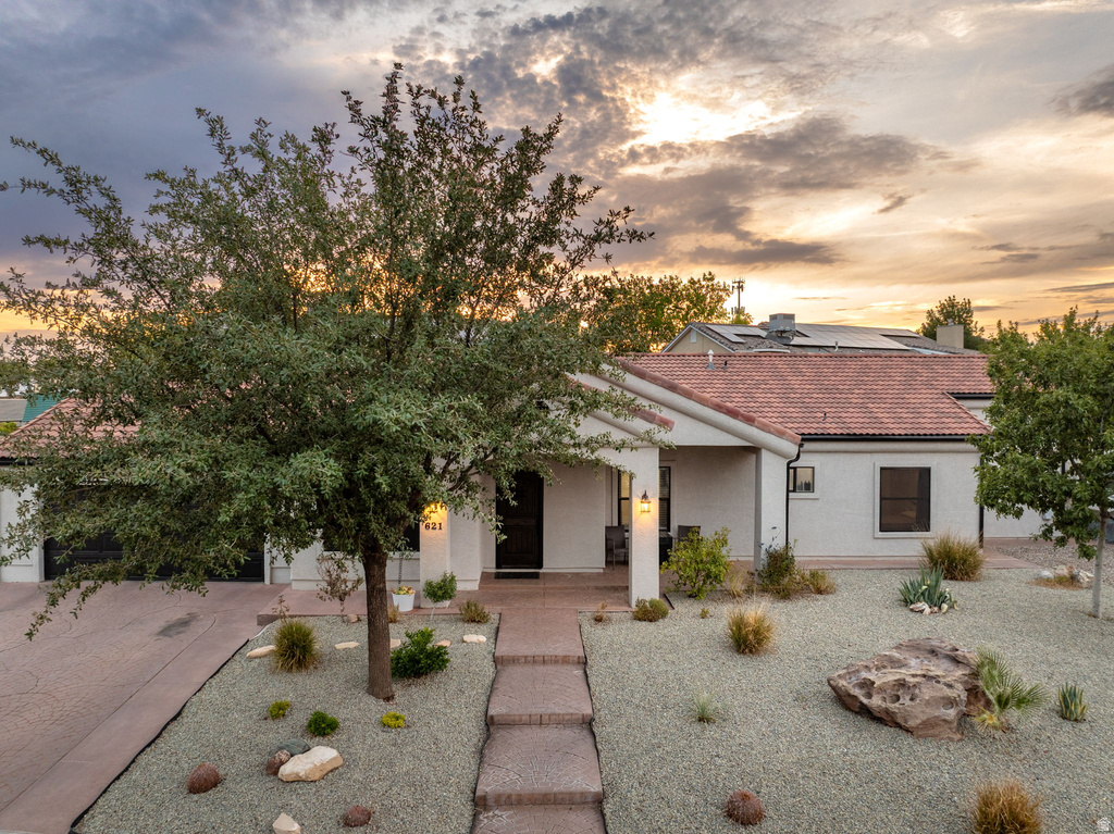 621 N PALM CIR photo 4