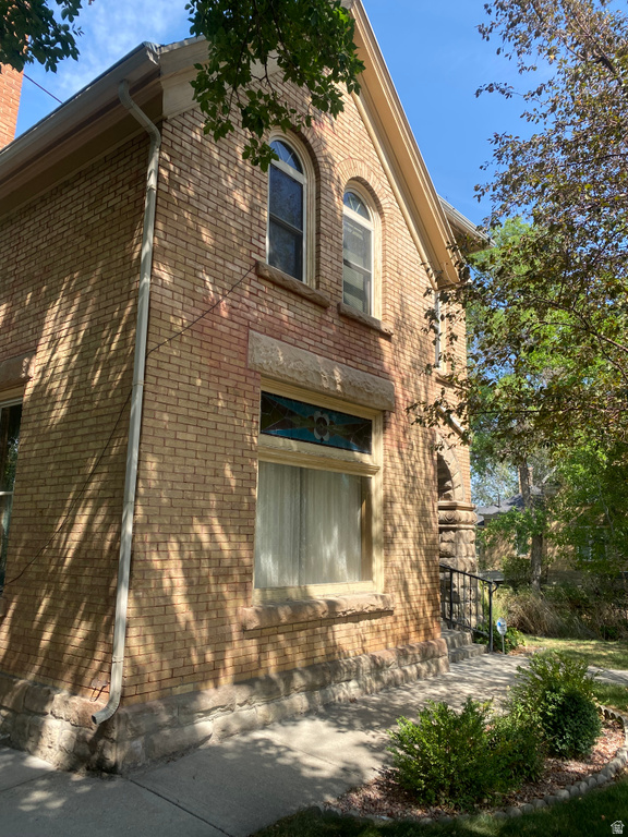 444 S MAIN ST photo 3