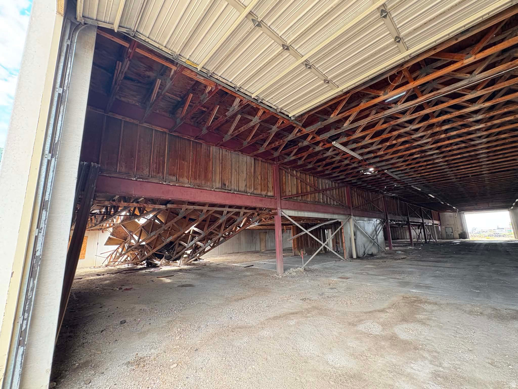 550 N BLUE RD photo 5