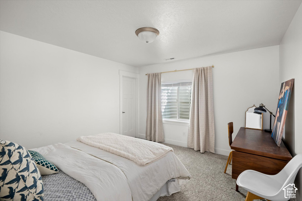 Neutral wall paint, window with blinds and drapes, recessed lighting, and carpet flooring