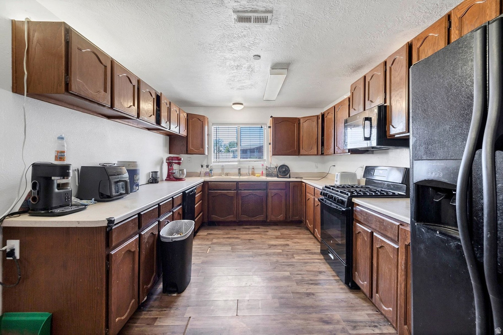 780 N LAURITZEN photo 3