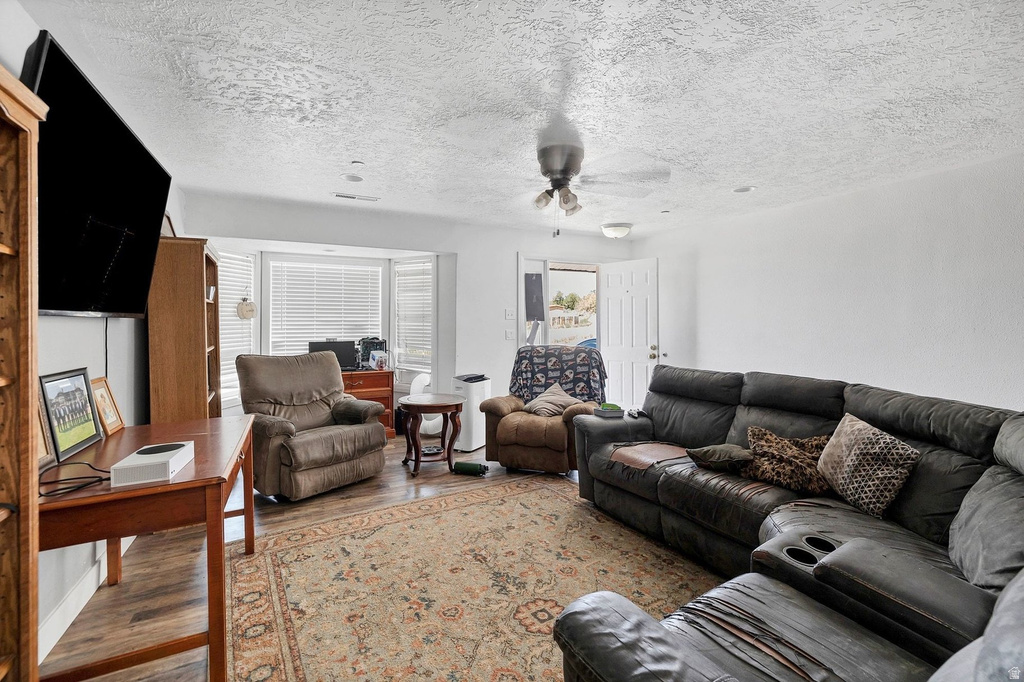 780 N LAURITZEN photo 2