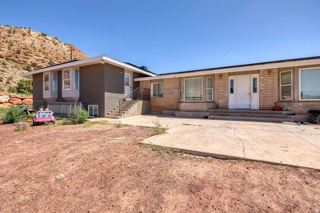 780 N LAURITZEN