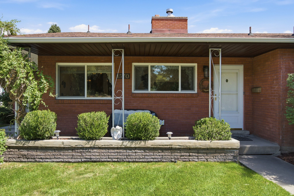1570 N 300 W photo 5