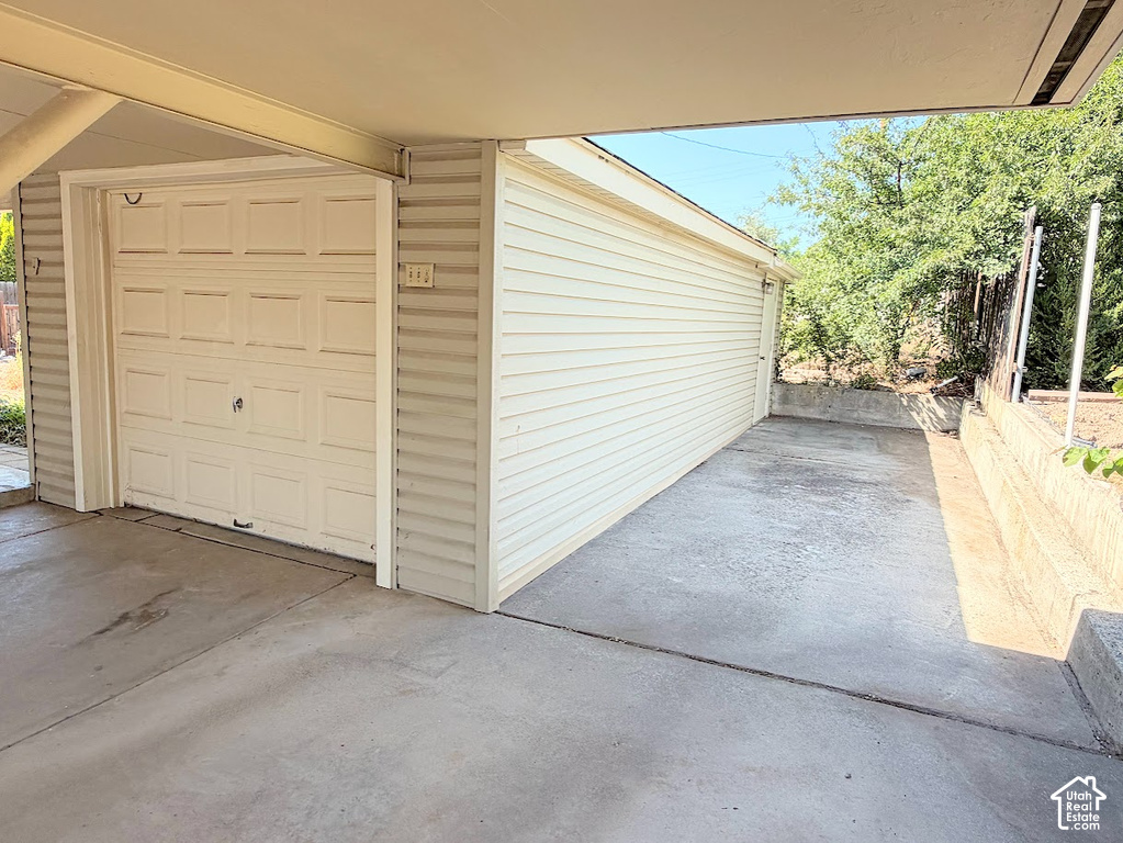 2381 E LAKEVIEW DR photo 3