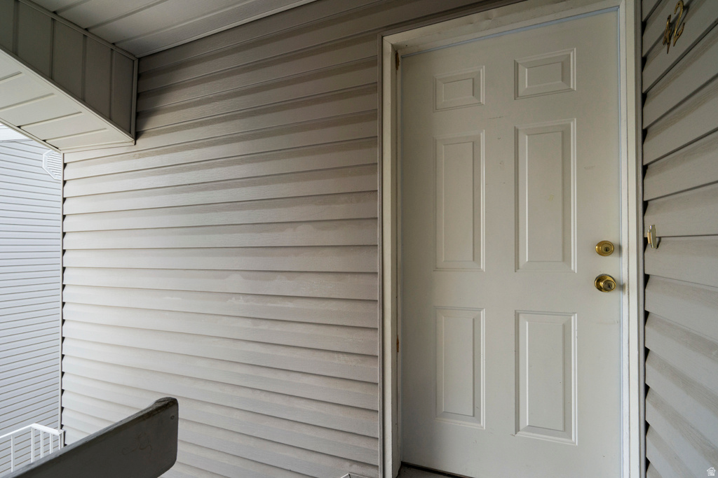 875 E ARROWHEAD LN photo 3