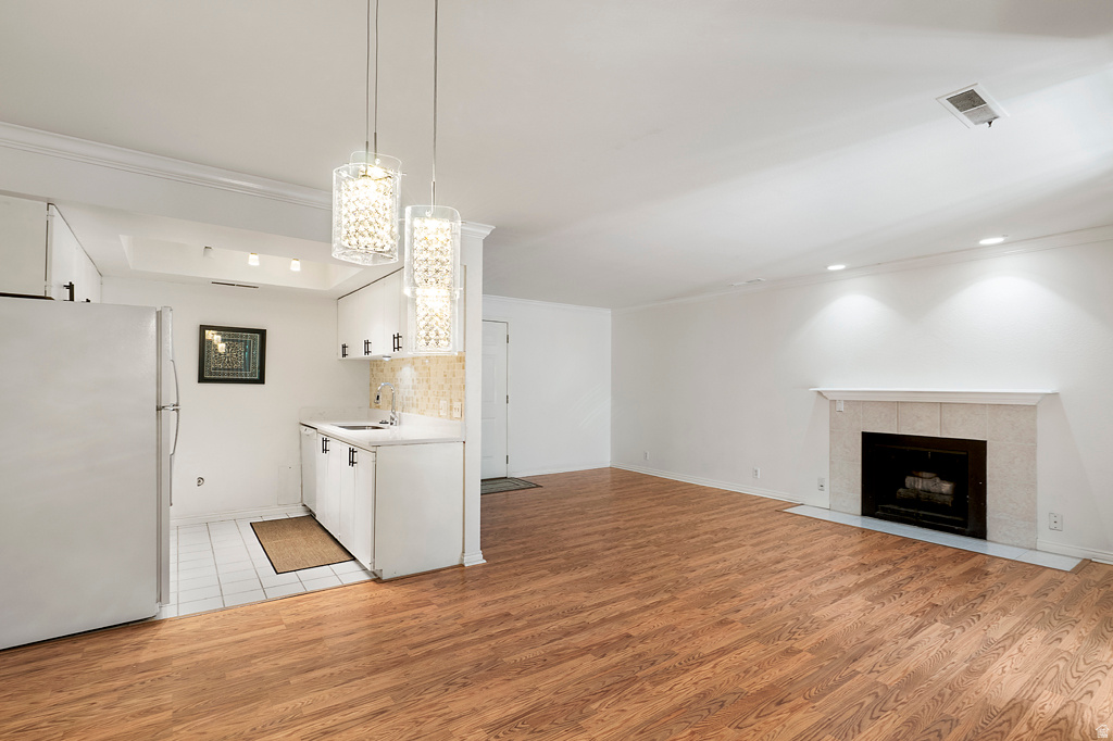 875 E ARROWHEAD LN photo 5