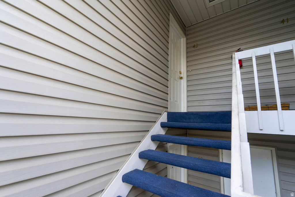 875 E ARROWHEAD LN photo 2