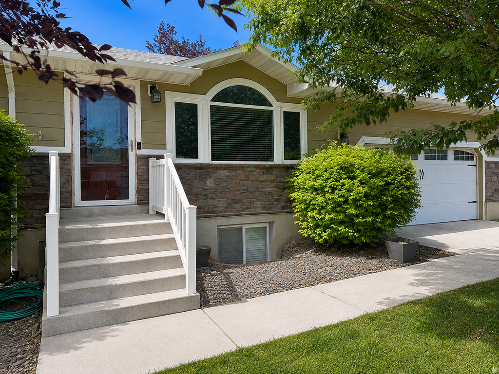 393 E 2440 N, North Logan