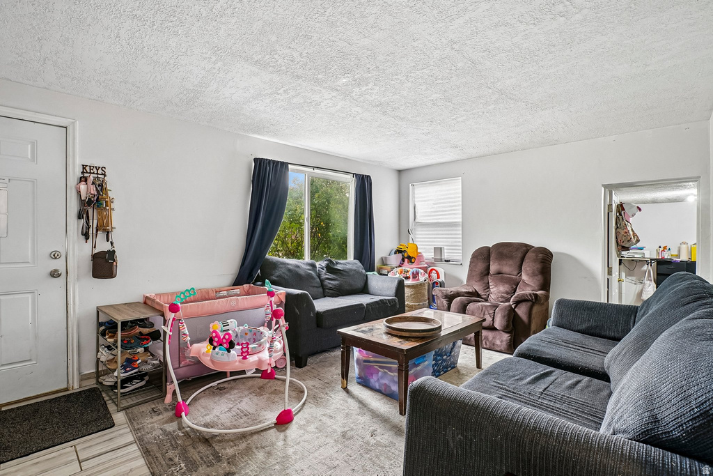 1092 GLENDALE DR photo 3