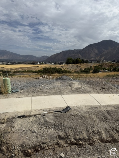 View photos for 920 N Mountain View Dr 920 N Mountain View Dr