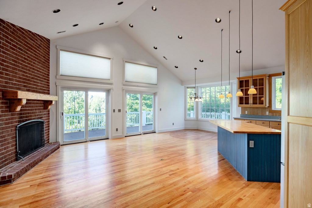 733 SUMMIT WAY photo 2