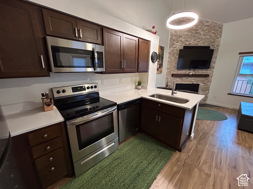 464 N HIGHWAY 143 photo 4