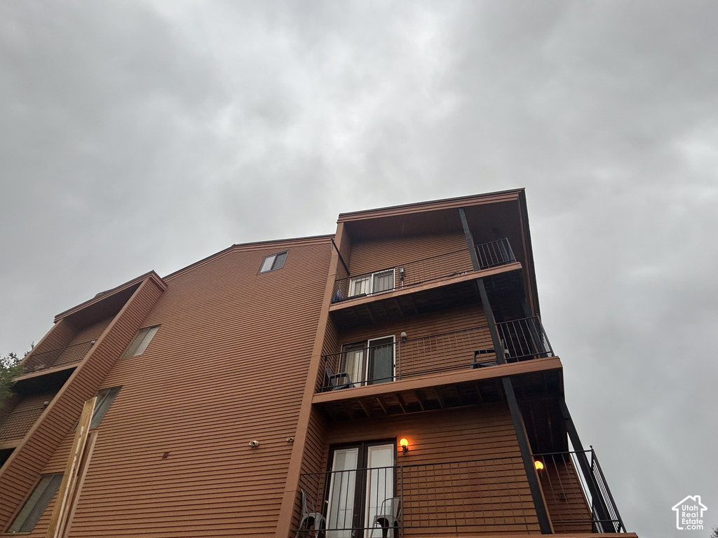 464 N HIGHWAY 143 photo 2