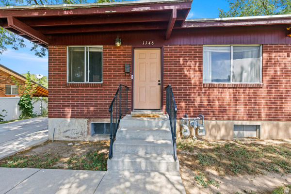 1146 E HARROP S photo 5