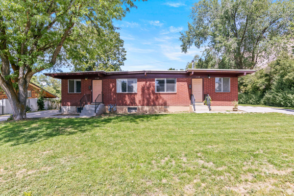 1146 E HARROP S