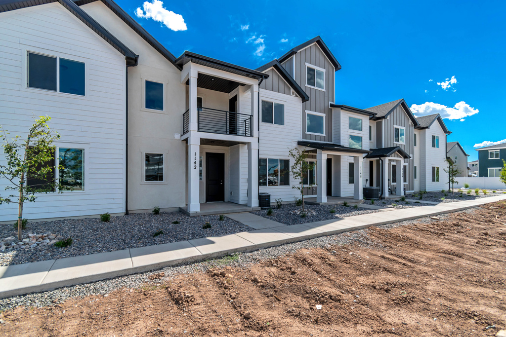 1142 W 1550 N photo 2