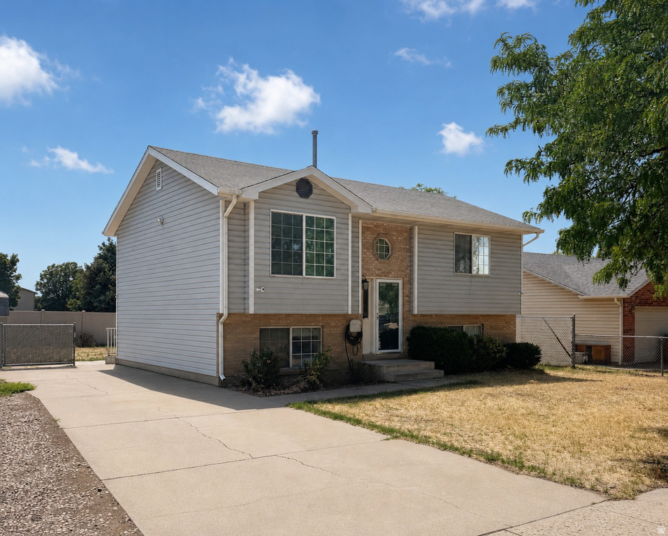 671 W 950 N, Clinton