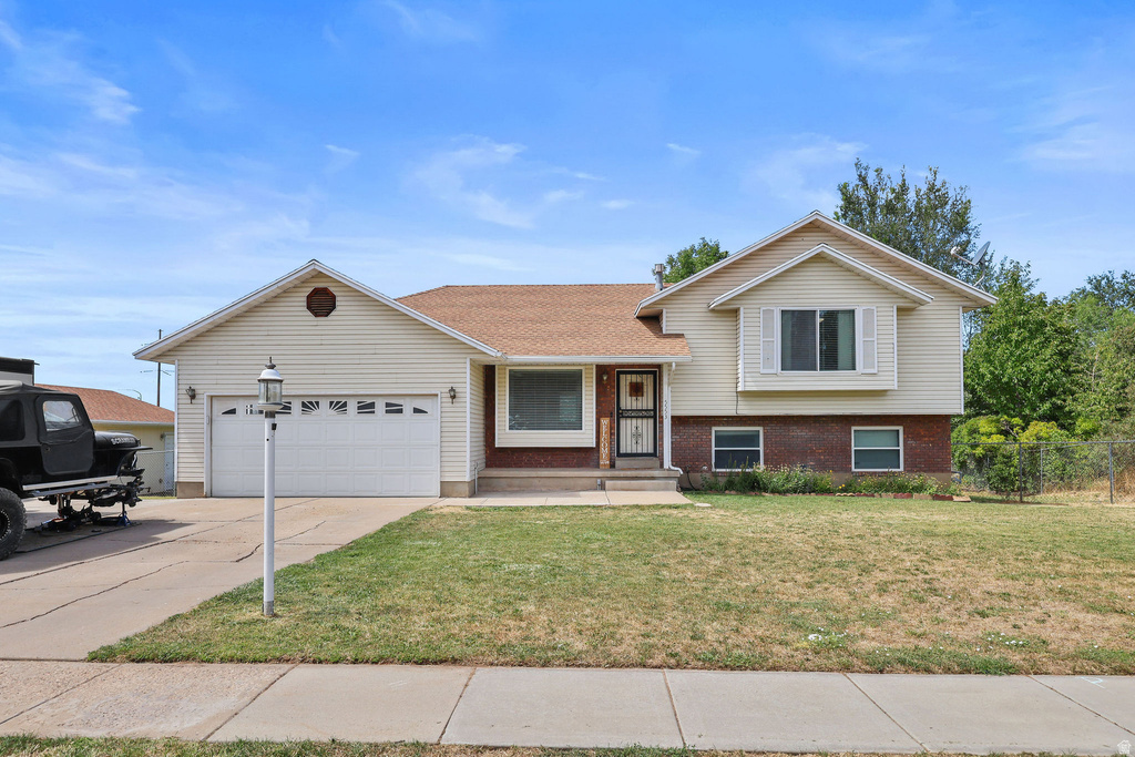 5553 S 3450 W, Roy
