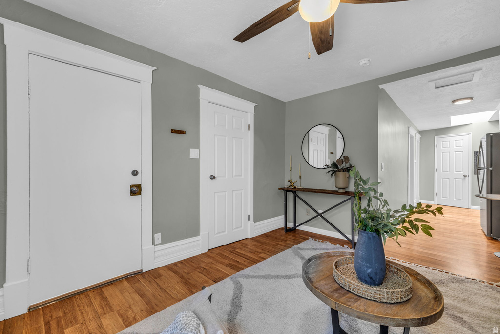 412 E VAN NESS S PL photo 3