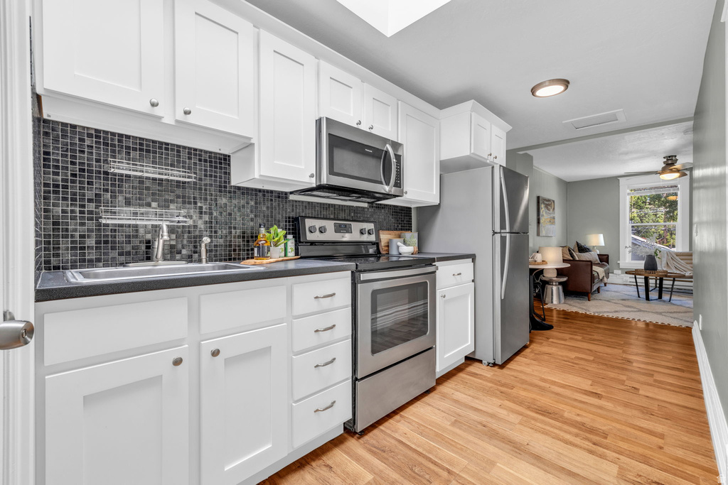 412 E VAN NESS S PL photo 5