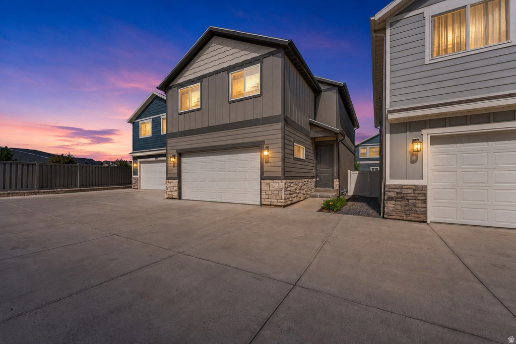 8704 N PEBBLE ALY photo 2