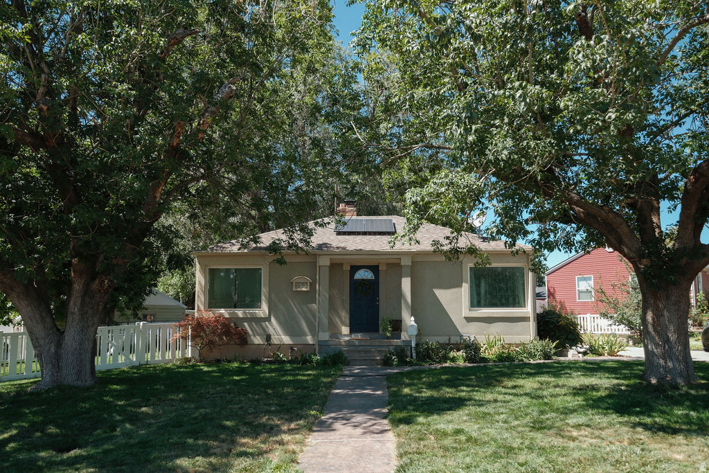 153 S LAKEVIEW DR photo 2