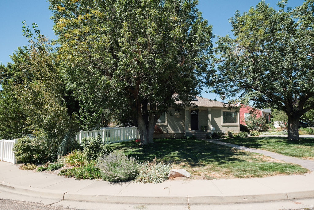 153 S LAKEVIEW DR photo 3