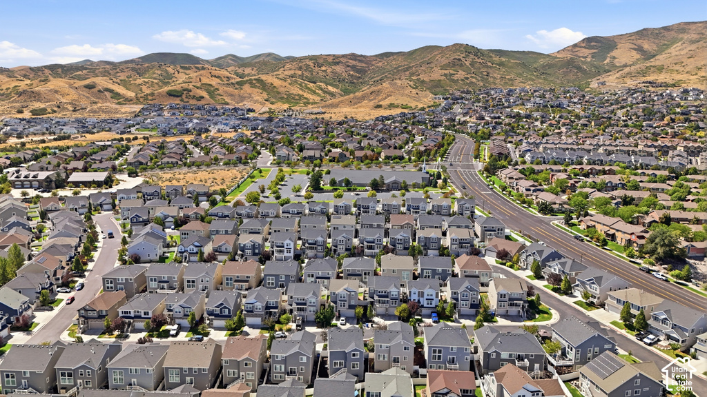 Residential community featuring varied architectural styles and extensive infrastructure