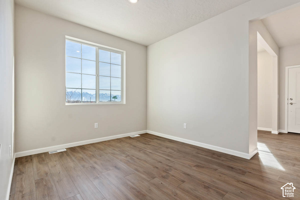 7102 N CAIRNS WAY photo 3