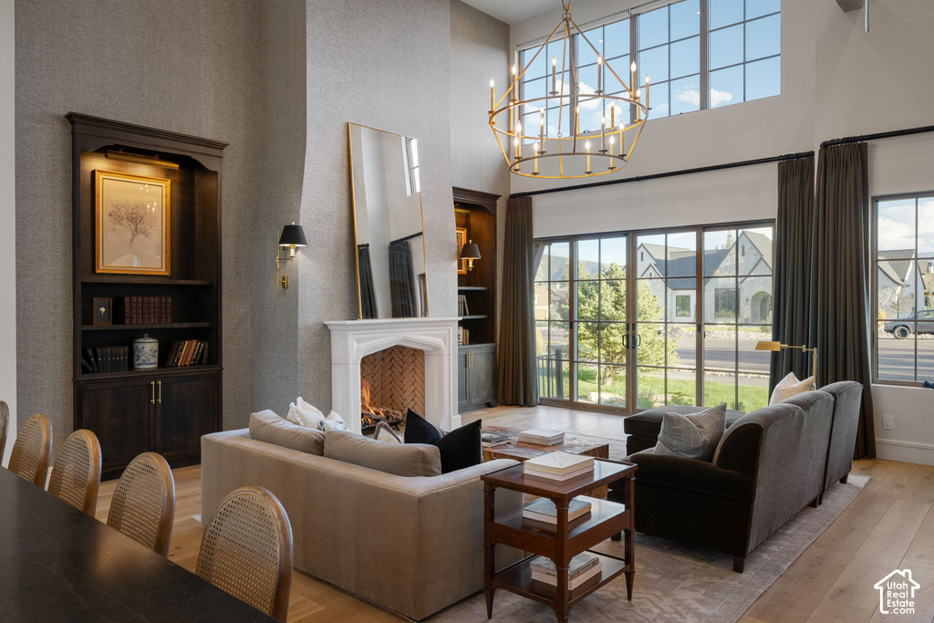 558 W RHEINFALLS CIR photo 3