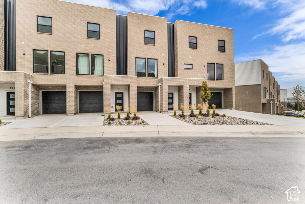 313 E ENDURANCE S CIR photo 4